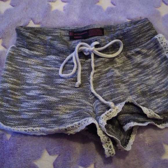 Stretch shorts - Picture 1 of 3